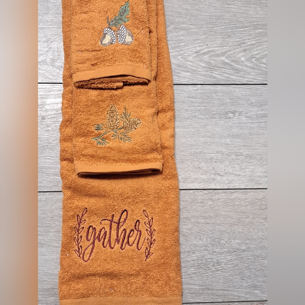 Brand New Fall/Thanksgiving/Autumn Embroidered 3pc Orange Towel Set. Gather